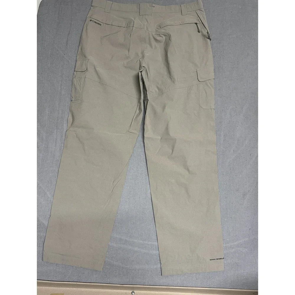 Columbia Men L 32 Omni-Shield 90 Nylon 10 Elastane Khaki Shorts
